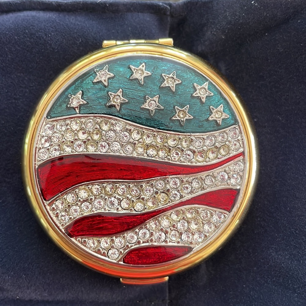 Estée Lauder America the Beautiful Compact. Translucent Pressed Powder. MINT.